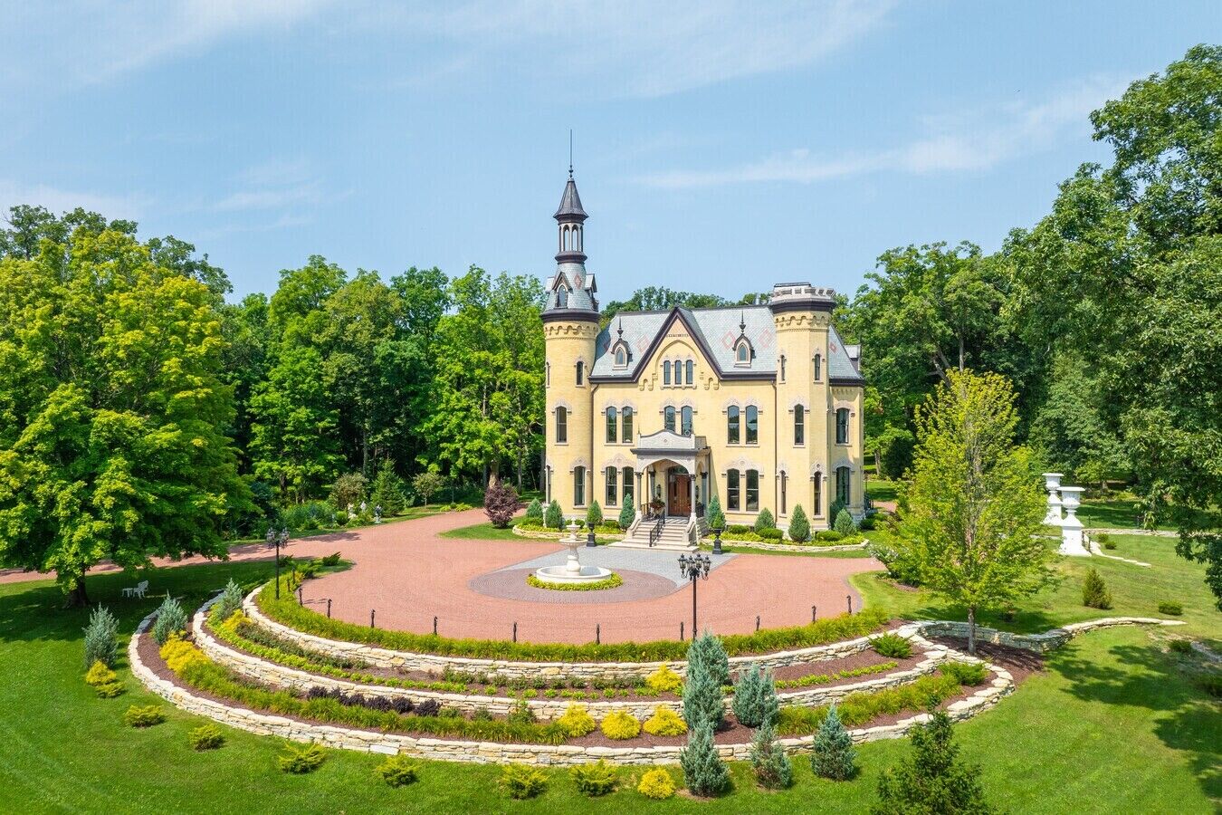 Yes, Illinois has real castles here’s how to tour them